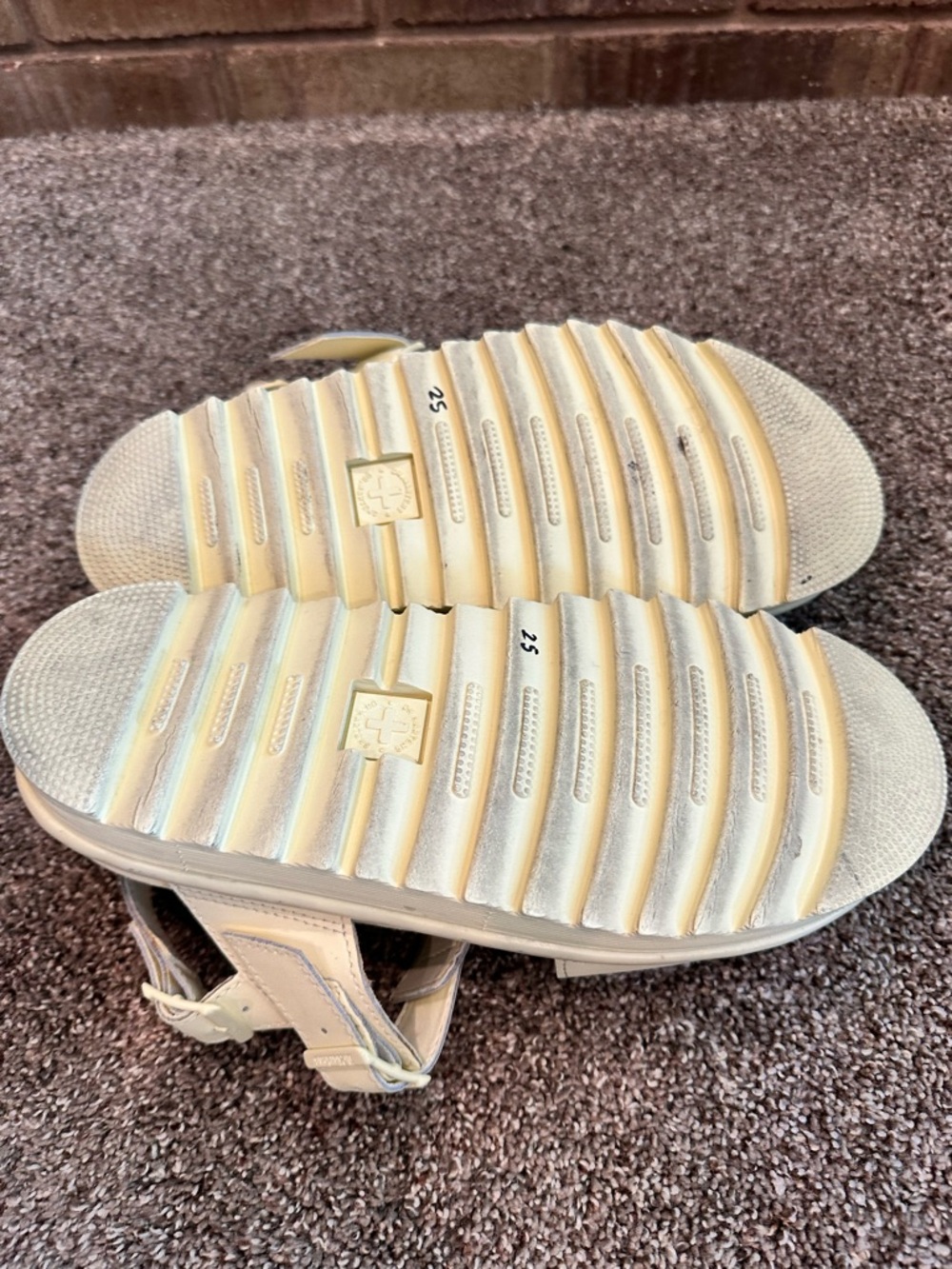 Dr. Martens Voss Mono Platform Sandals Pale Yellow US 9 EU 41 Minimalist Grunge - Picture 8 of 9
